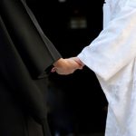 女性にとっての結婚はアイデンティティの崩壊なのか