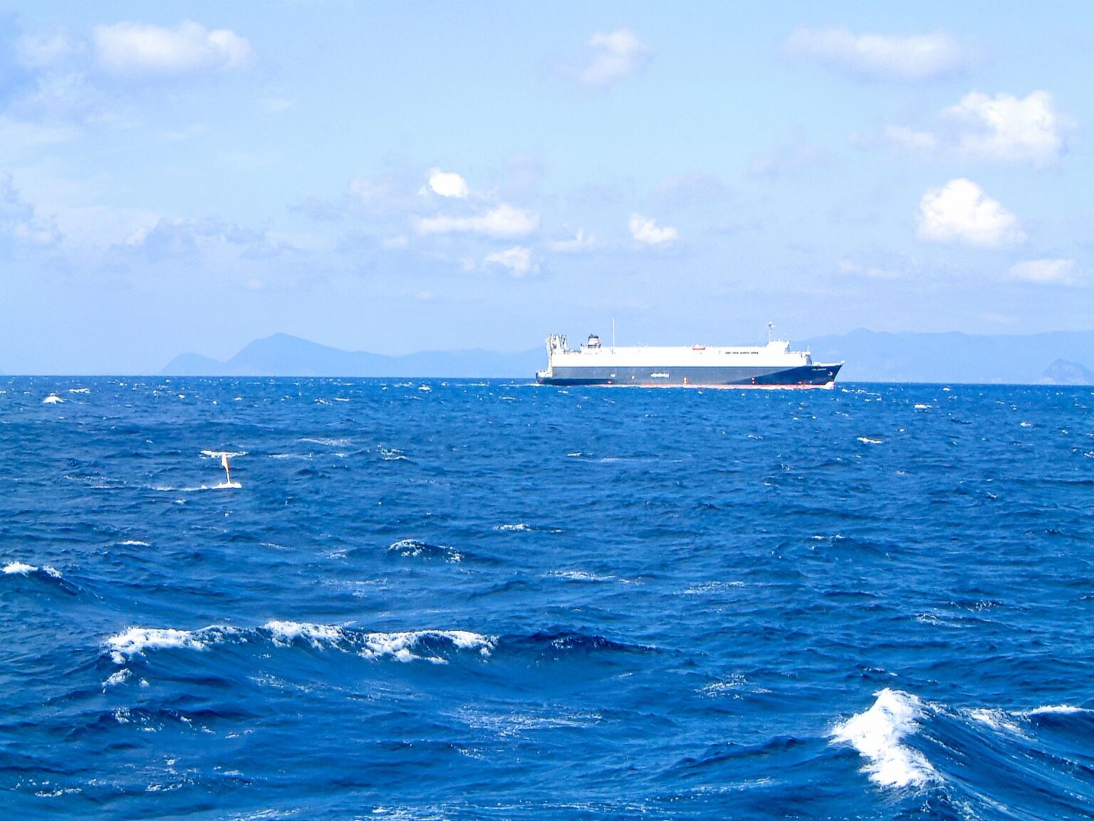 キッチンで響き渡る重低音に包まれたなら≪週刊READING LIFE Vol.334「それでも、あなたは笑ってた」≫